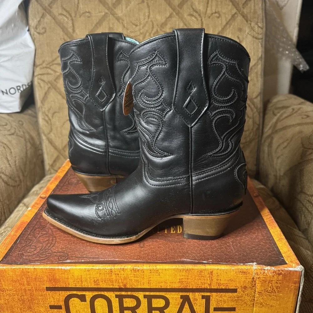 Corral Women's Black Embroidery‎ Ankle Boot Z5111 Size 7 New